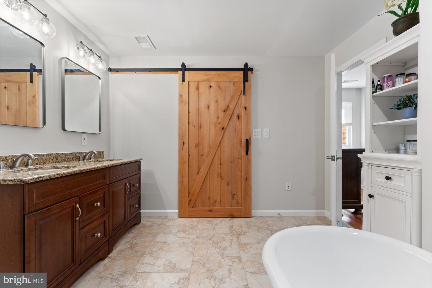 8715 LITWALTON CT, VIENNA, Virginia 22182, 5 Bedrooms Bedrooms, ,3 BathroomsBathrooms,Residential,For sale,8715 LITWALTON CT,VAFX2236410 MLS # VAFX2236410