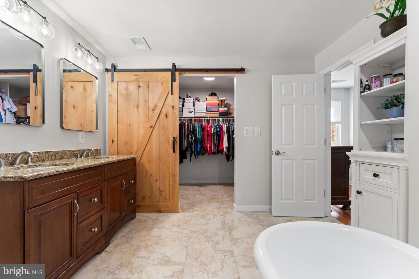 8715 LITWALTON CT, VIENNA, Virginia 22182, 5 Bedrooms Bedrooms, ,3 BathroomsBathrooms,Residential,For sale,8715 LITWALTON CT,VAFX2236410 MLS # VAFX2236410