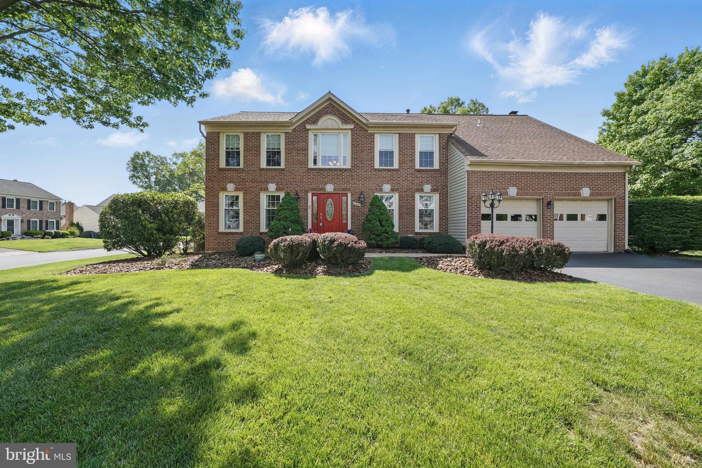 13461 POINT PLEASANT DR, CHANTILLY, Virginia 20151, 5 Bedrooms Bedrooms, ,3 BathroomsBathrooms,Residential,For sale,13461 POINT PLEASANT DR,VAFX2236428 MLS # VAFX2236428