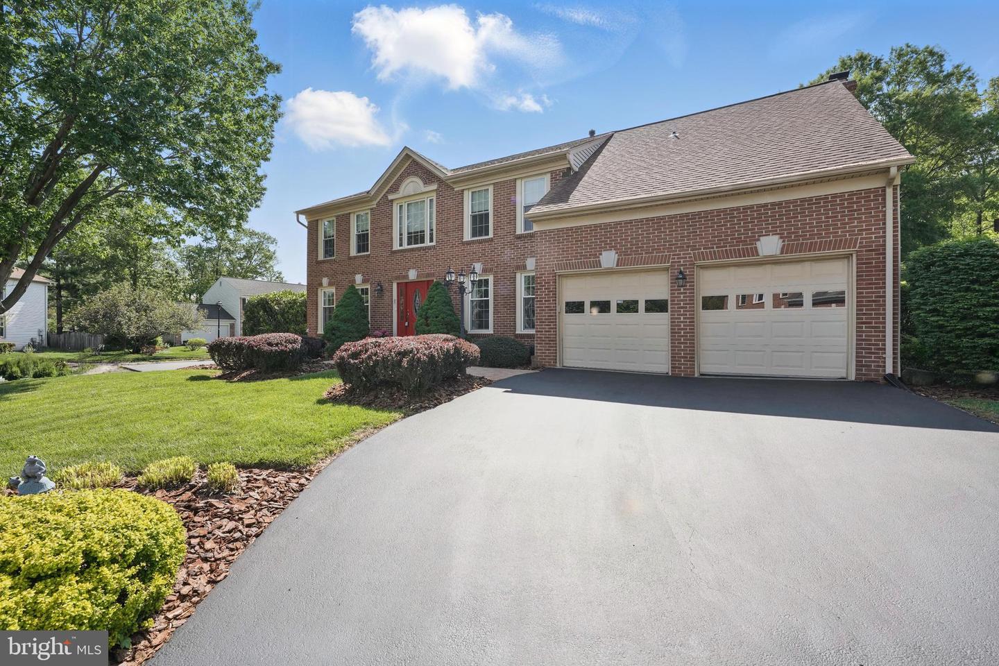 13461 POINT PLEASANT DR, CHANTILLY, Virginia 20151, 5 Bedrooms Bedrooms, ,3 BathroomsBathrooms,Residential,For sale,13461 POINT PLEASANT DR,VAFX2236428 MLS # VAFX2236428