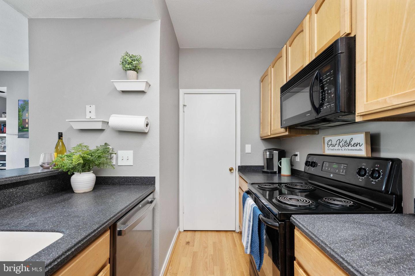 12152 PENDERVIEW TER #1322, FAIRFAX, Virginia 22033, 1 Bedroom Bedrooms, 3 Rooms Rooms,1 BathroomBathrooms,Residential,For sale,12152 PENDERVIEW TER #1322,VAFX2237192 MLS # VAFX2237192