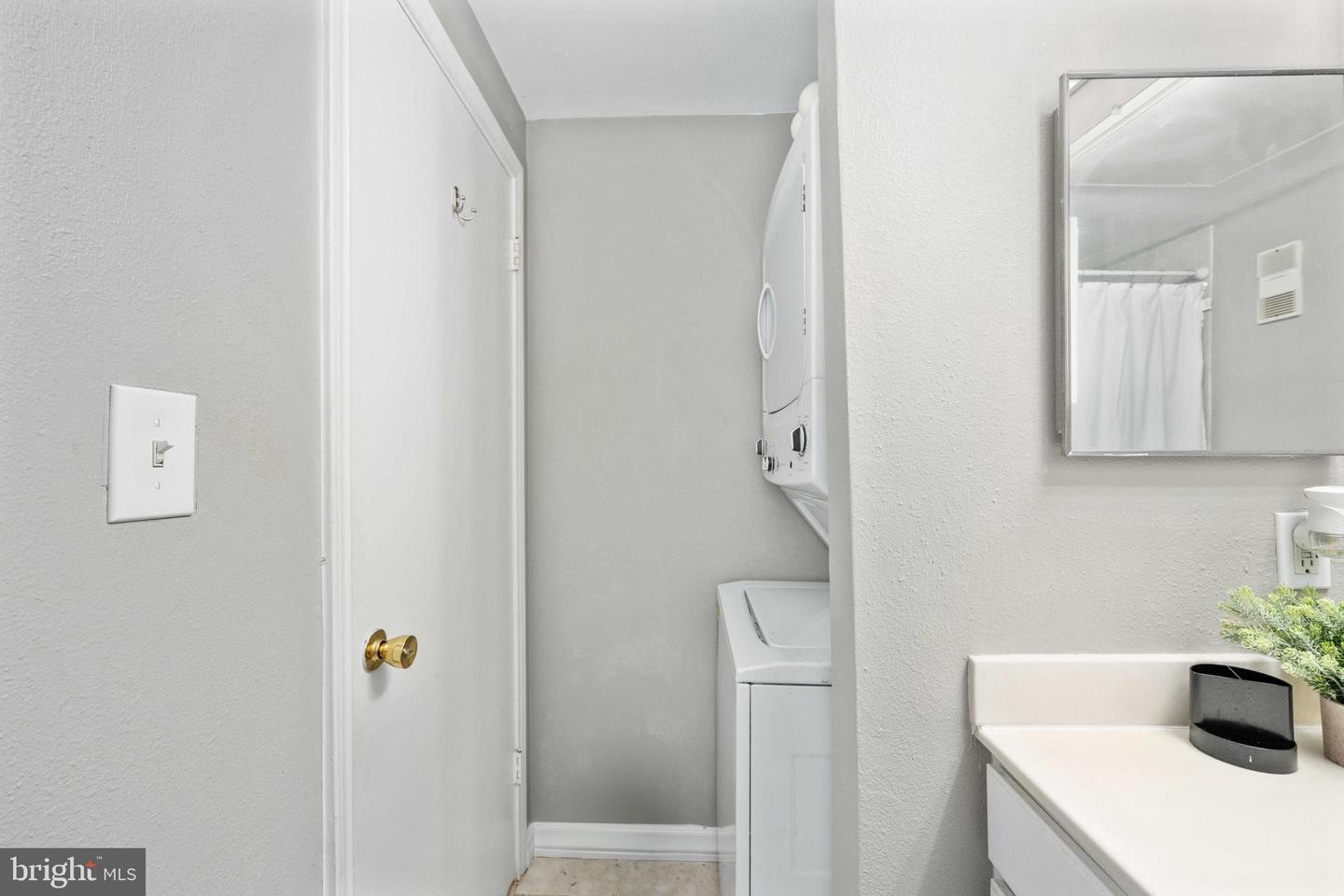 12152 PENDERVIEW TER #1322, FAIRFAX, Virginia 22033, 1 Bedroom Bedrooms, 3 Rooms Rooms,1 BathroomBathrooms,Residential,For sale,12152 PENDERVIEW TER #1322,VAFX2237192 MLS # VAFX2237192