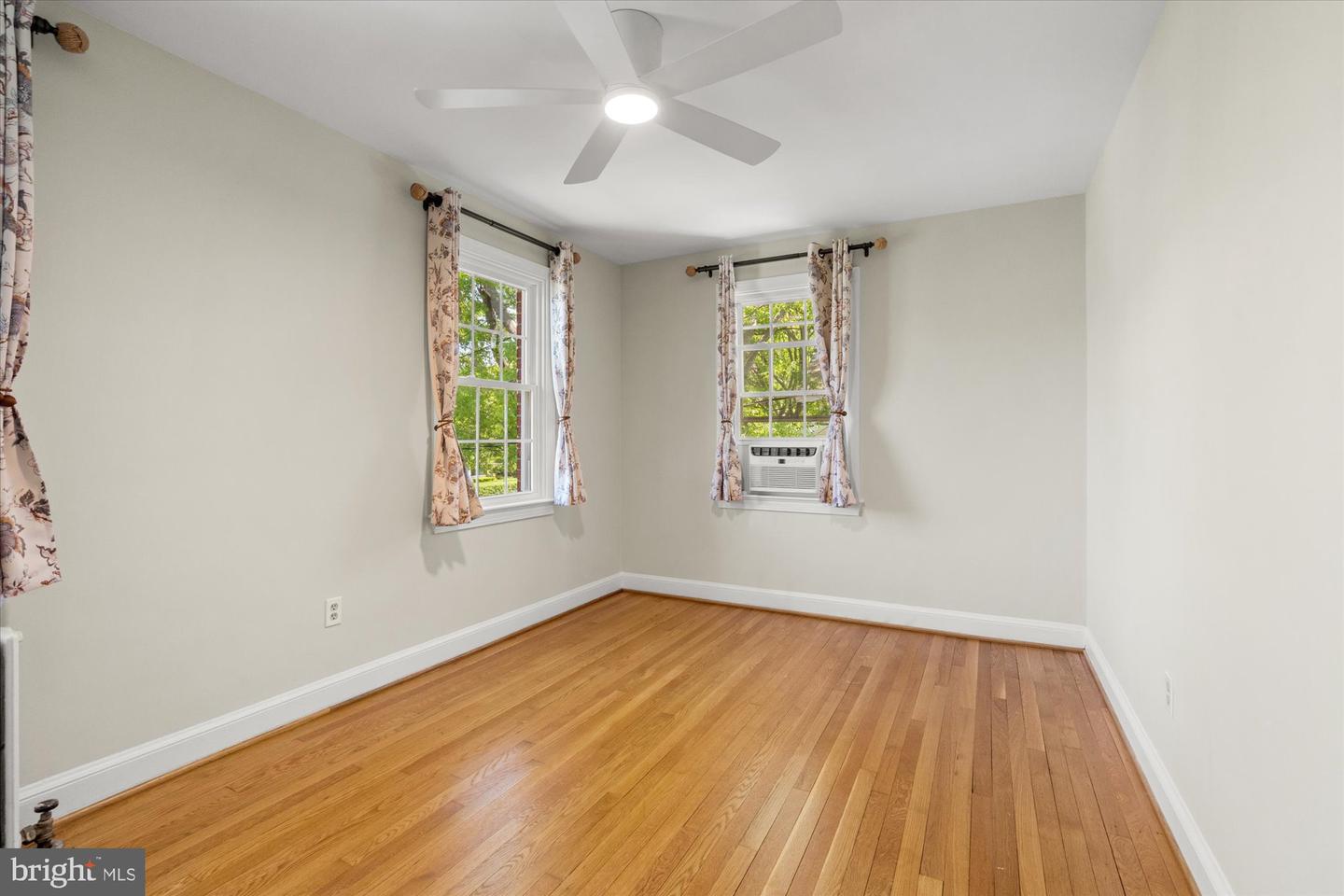 3512 9TH ST S, ARLINGTON, Virginia 22204, 4 Bedrooms Bedrooms, ,1 BathroomBathrooms,Residential,For sale,3512 9TH ST S,VAAR2056594 MLS # VAAR2056594