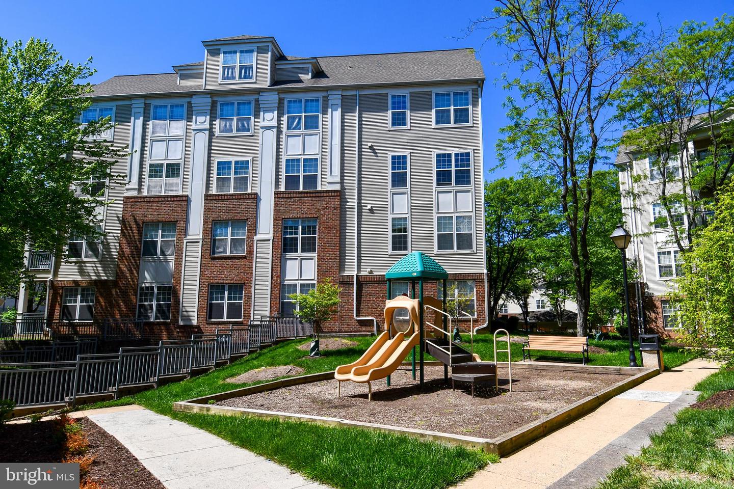 3009 NICOSH CIR #4201, FALLS CHURCH, Virginia 22042, 2 Bedrooms Bedrooms, ,2 BathroomsBathrooms,Residential,For sale,3009 NICOSH CIR #4201,VAFX2236830 MLS # VAFX2236830
