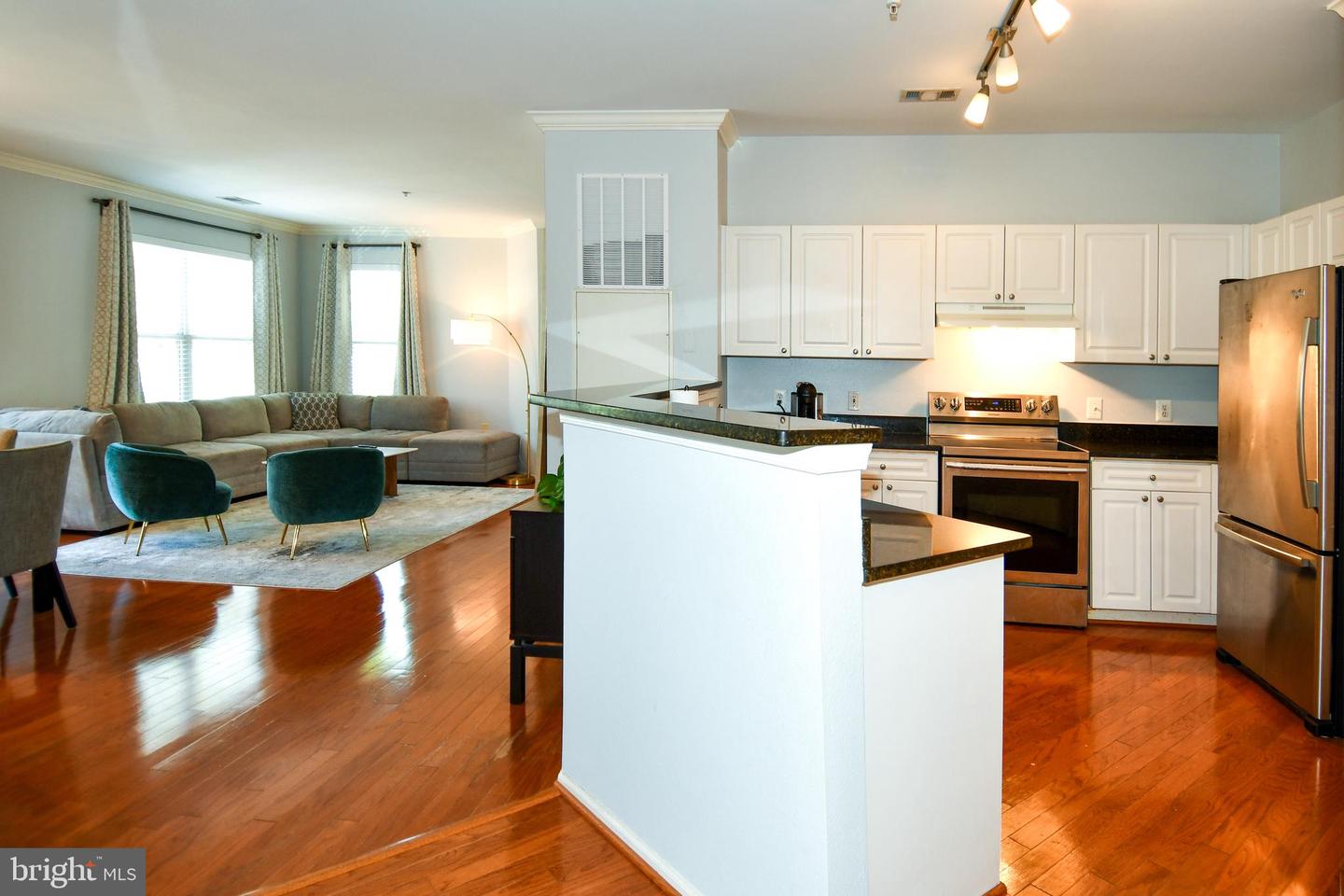 3009 NICOSH CIR #4201, FALLS CHURCH, Virginia 22042, 2 Bedrooms Bedrooms, ,2 BathroomsBathrooms,Residential,For sale,3009 NICOSH CIR #4201,VAFX2236830 MLS # VAFX2236830