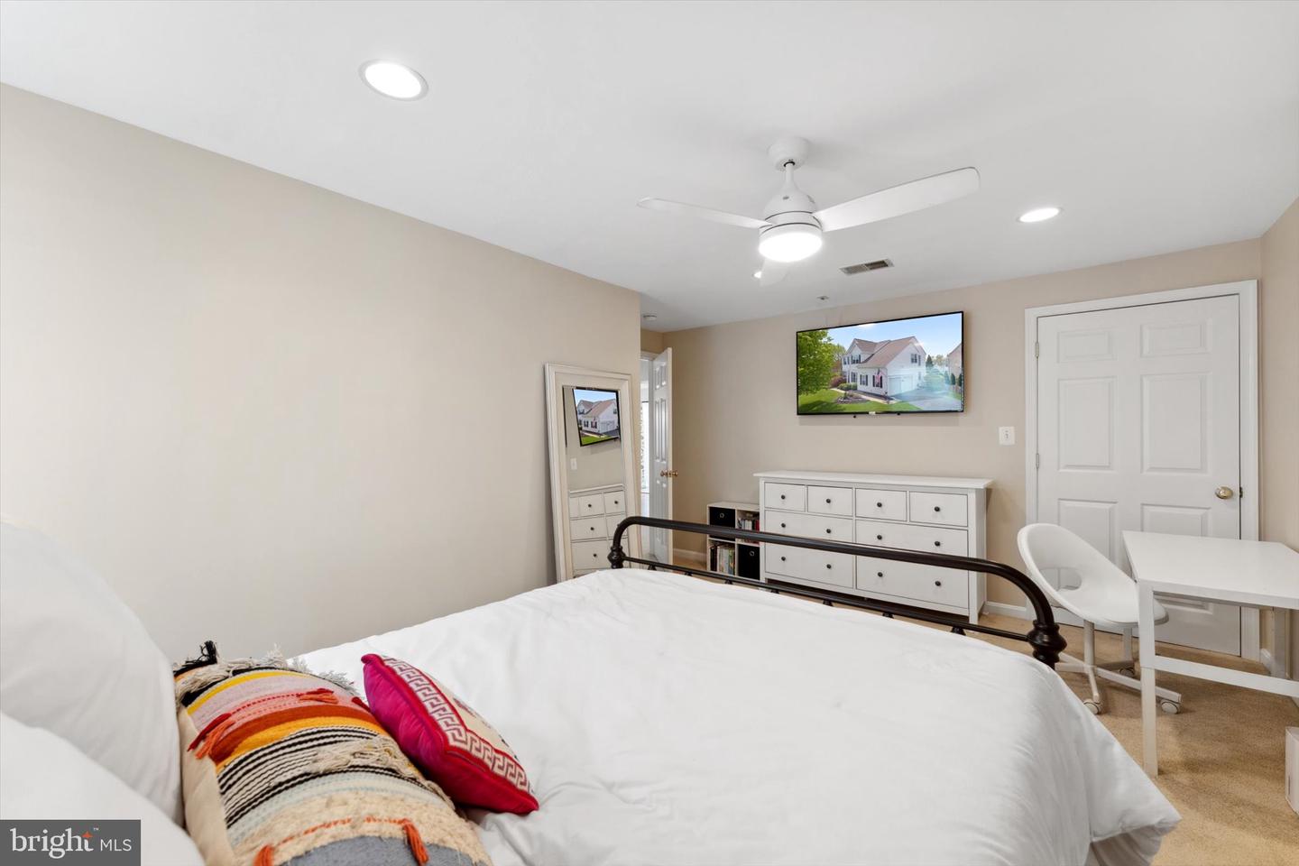 9286 GLEN MEADOW LN, BRISTOW, Virginia 20136, 5 Bedrooms Bedrooms, ,3 BathroomsBathrooms,Residential,For sale,9286 GLEN MEADOW LN,VAPW2093270 MLS # VAPW2093270