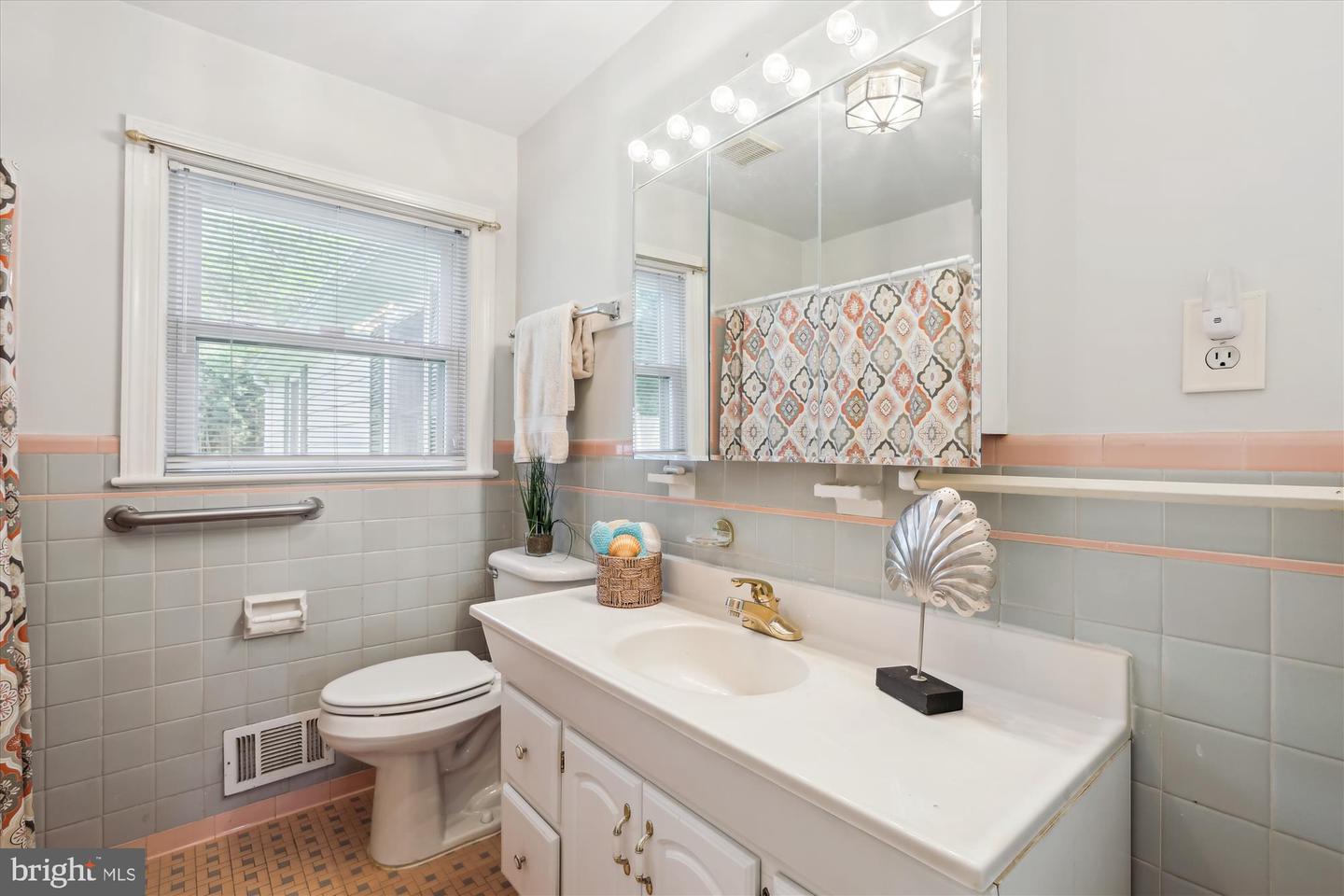 6516 ELMDALE RD, ALEXANDRIA, Virginia 22312, 5 Bedrooms Bedrooms, ,3 BathroomsBathrooms,Residential,For sale,6516 ELMDALE RD,VAFX2236676 MLS # VAFX2236676