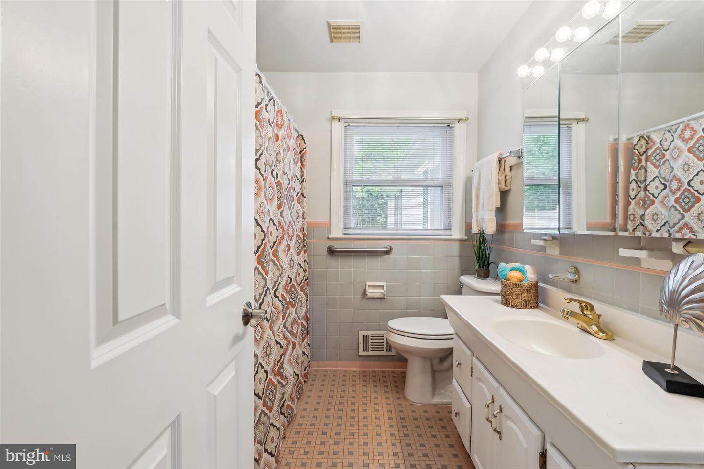 6516 ELMDALE RD, ALEXANDRIA, Virginia 22312, 5 Bedrooms Bedrooms, ,3 BathroomsBathrooms,Residential,For sale,6516 ELMDALE RD,VAFX2236676 MLS # VAFX2236676