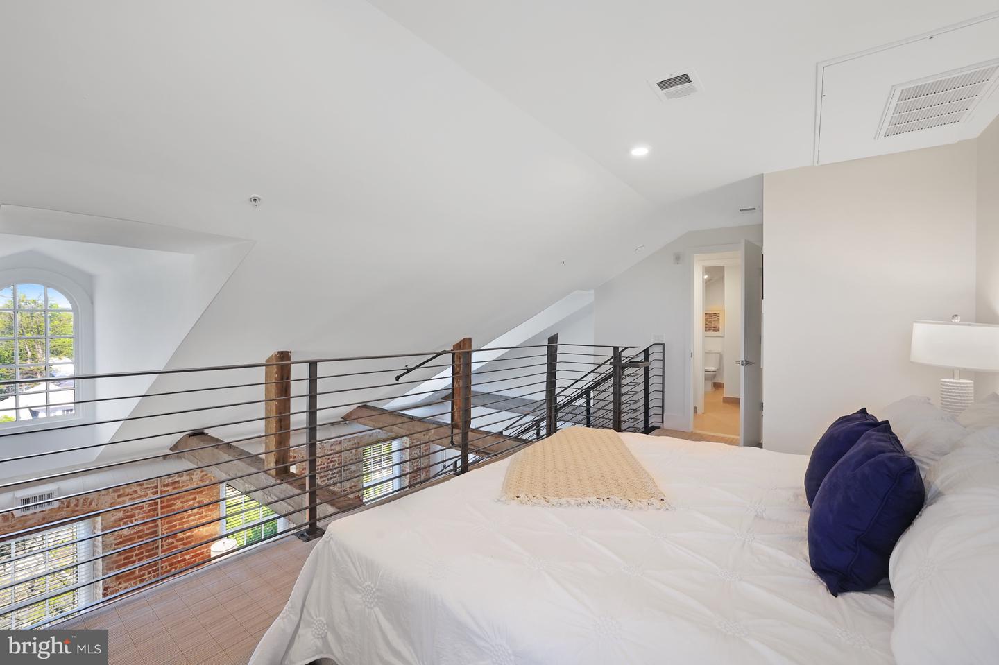 515 N WASHINGTON ST #404, ALEXANDRIA, Virginia 22314, 2 Bedrooms Bedrooms, ,2 BathroomsBathrooms,Residential,For sale,515 N WASHINGTON ST #404,VAAX2044710 MLS # VAAX2044710