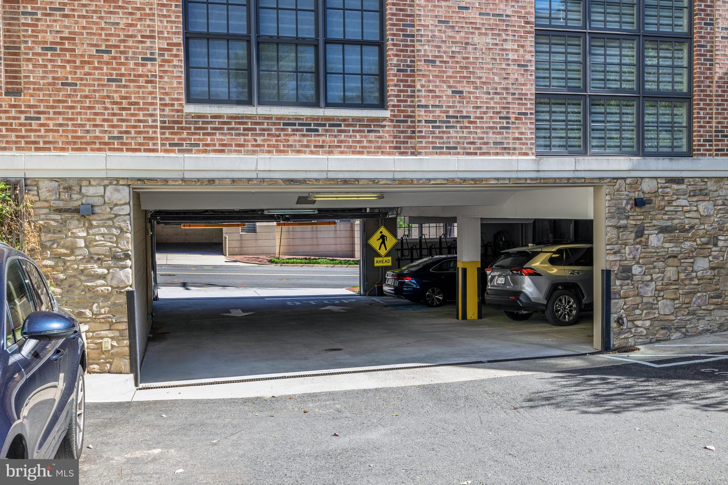 515 N WASHINGTON ST #404, ALEXANDRIA, Virginia 22314, 2 Bedrooms Bedrooms, ,2 BathroomsBathrooms,Residential,For sale,515 N WASHINGTON ST #404,VAAX2044710 MLS # VAAX2044710