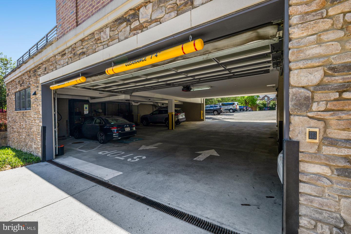515 N WASHINGTON ST #404, ALEXANDRIA, Virginia 22314, 2 Bedrooms Bedrooms, ,2 BathroomsBathrooms,Residential,For sale,515 N WASHINGTON ST #404,VAAX2044710 MLS # VAAX2044710