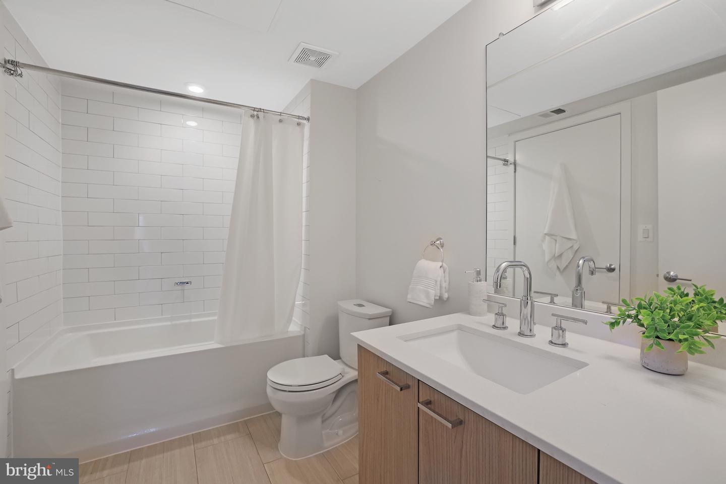 515 N WASHINGTON ST #404, ALEXANDRIA, Virginia 22314, 2 Bedrooms Bedrooms, ,2 BathroomsBathrooms,Residential,For sale,515 N WASHINGTON ST #404,VAAX2044710 MLS # VAAX2044710