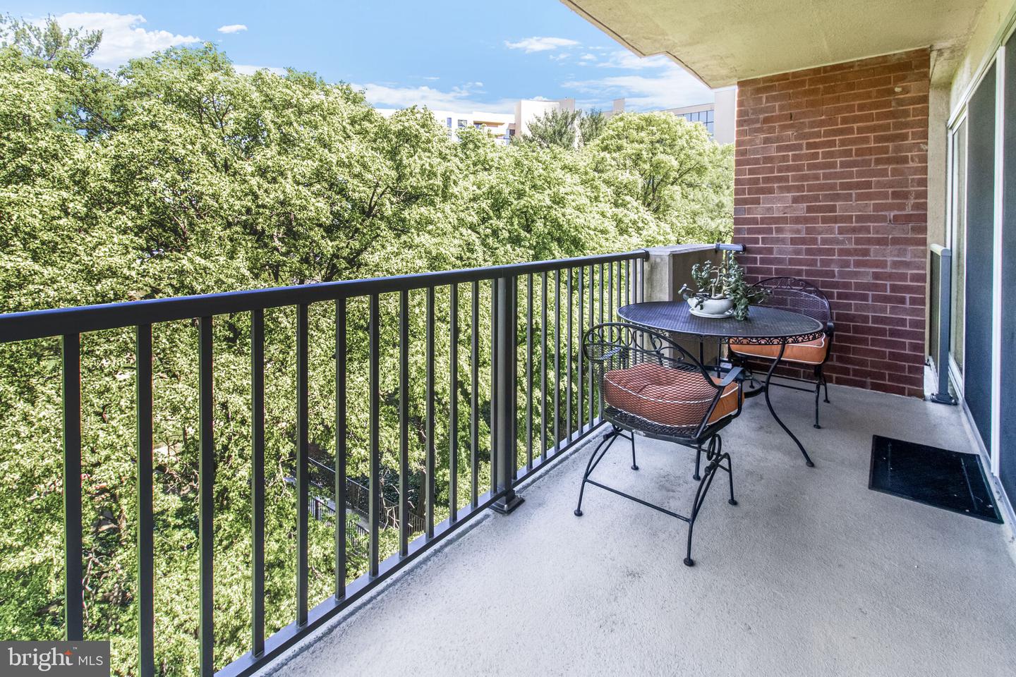 1300 ARMY NAVY DR #709, ARLINGTON, Virginia 22202, 2 Bedrooms Bedrooms, ,2 BathroomsBathrooms,Residential,For sale,1300 ARMY NAVY DR #709,VAAR2056650 MLS # VAAR2056650