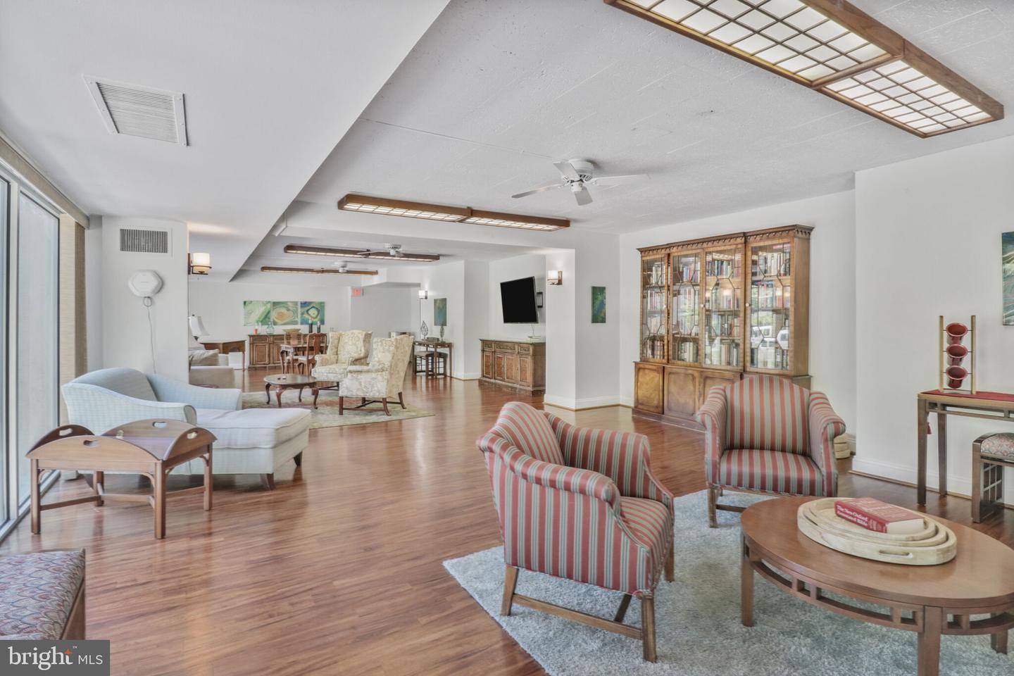1300 ARMY NAVY DR #709, ARLINGTON, Virginia 22202, 2 Bedrooms Bedrooms, ,2 BathroomsBathrooms,Residential,For sale,1300 ARMY NAVY DR #709,VAAR2056650 MLS # VAAR2056650