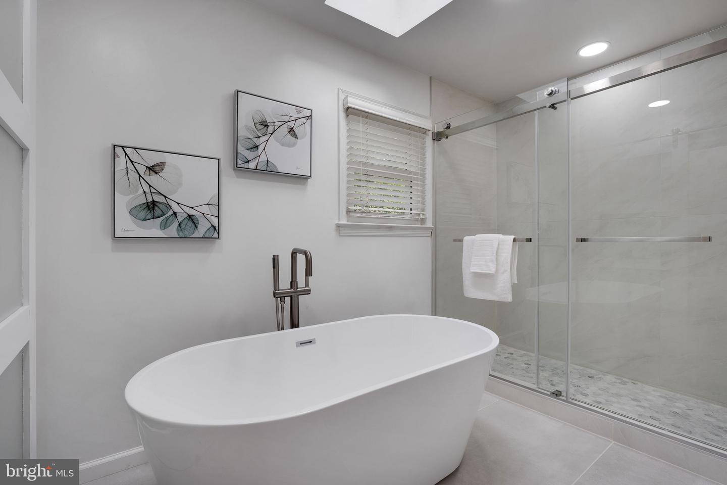 2407 MARE LN, OAKTON, Virginia 22124, 5 Bedrooms Bedrooms, ,4 BathroomsBathrooms,Residential,For sale,2407 MARE LN,VAFX2237322 MLS # VAFX2237322