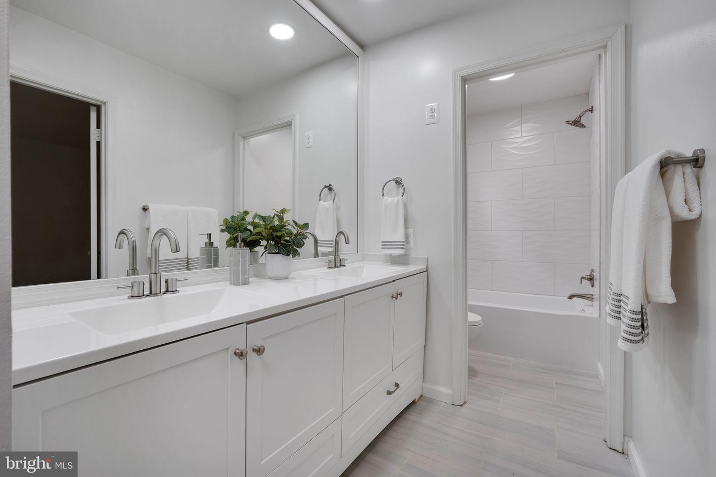 2407 MARE LN, OAKTON, Virginia 22124, 5 Bedrooms Bedrooms, ,4 BathroomsBathrooms,Residential,For sale,2407 MARE LN,VAFX2237322 MLS # VAFX2237322