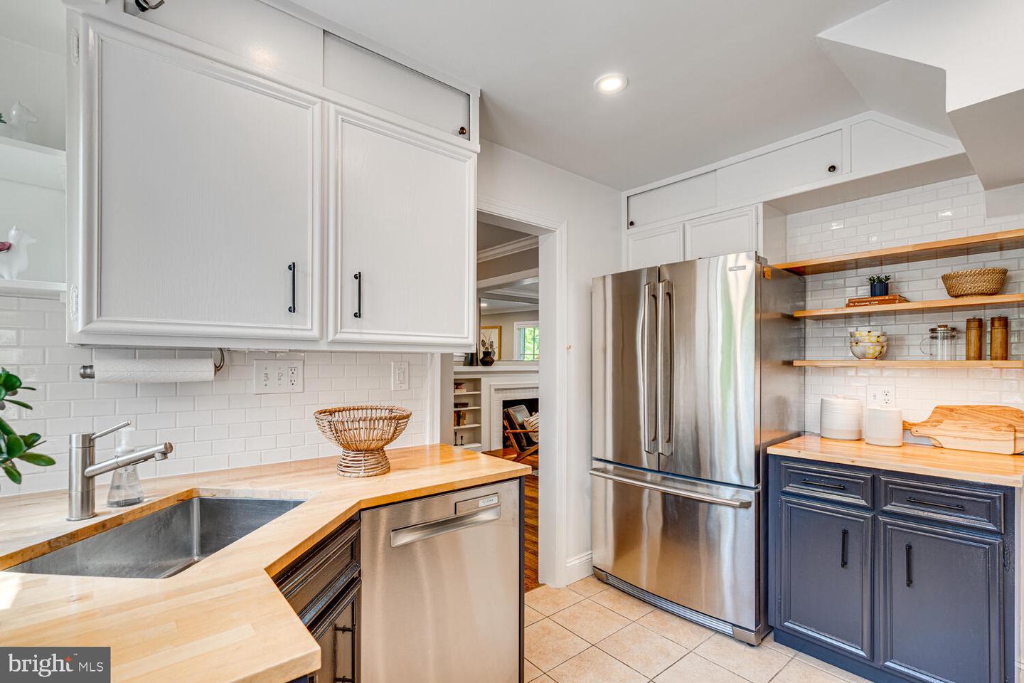 704 GRAND VIEW DR, ALEXANDRIA, Virginia 22305, 3 Bedrooms Bedrooms, ,2 BathroomsBathrooms,Residential,For sale,704 GRAND VIEW DR,VAAX2044818 MLS # VAAX2044818