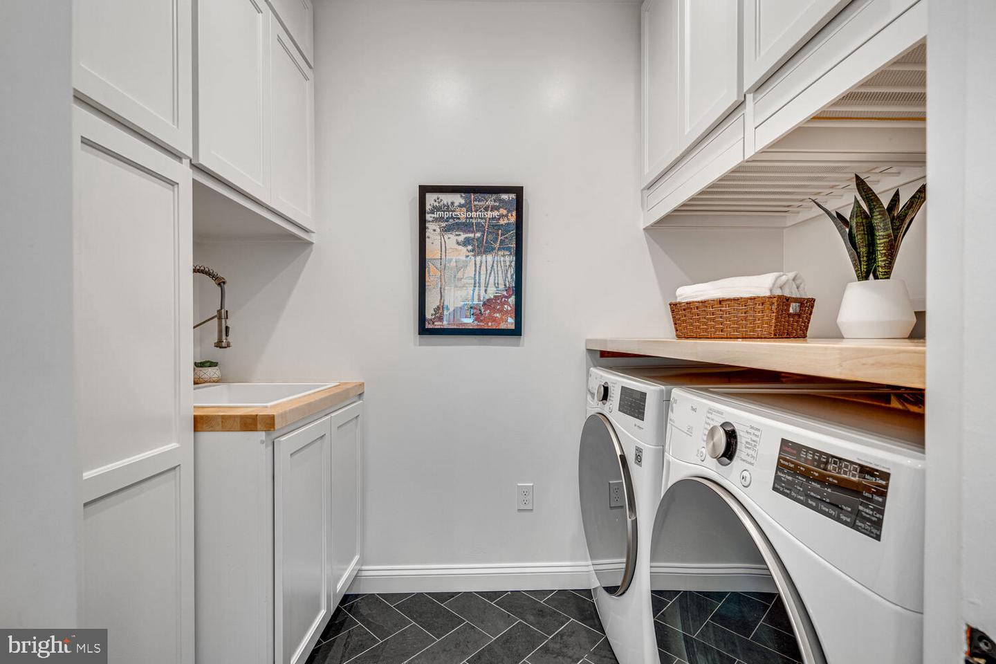 704 GRAND VIEW DR, ALEXANDRIA, Virginia 22305, 3 Bedrooms Bedrooms, ,2 BathroomsBathrooms,Residential,For sale,704 GRAND VIEW DR,VAAX2044818 MLS # VAAX2044818