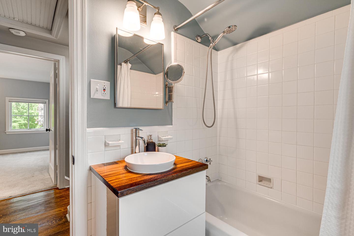 704 GRAND VIEW DR, ALEXANDRIA, Virginia 22305, 3 Bedrooms Bedrooms, ,2 BathroomsBathrooms,Residential,For sale,704 GRAND VIEW DR,VAAX2044818 MLS # VAAX2044818