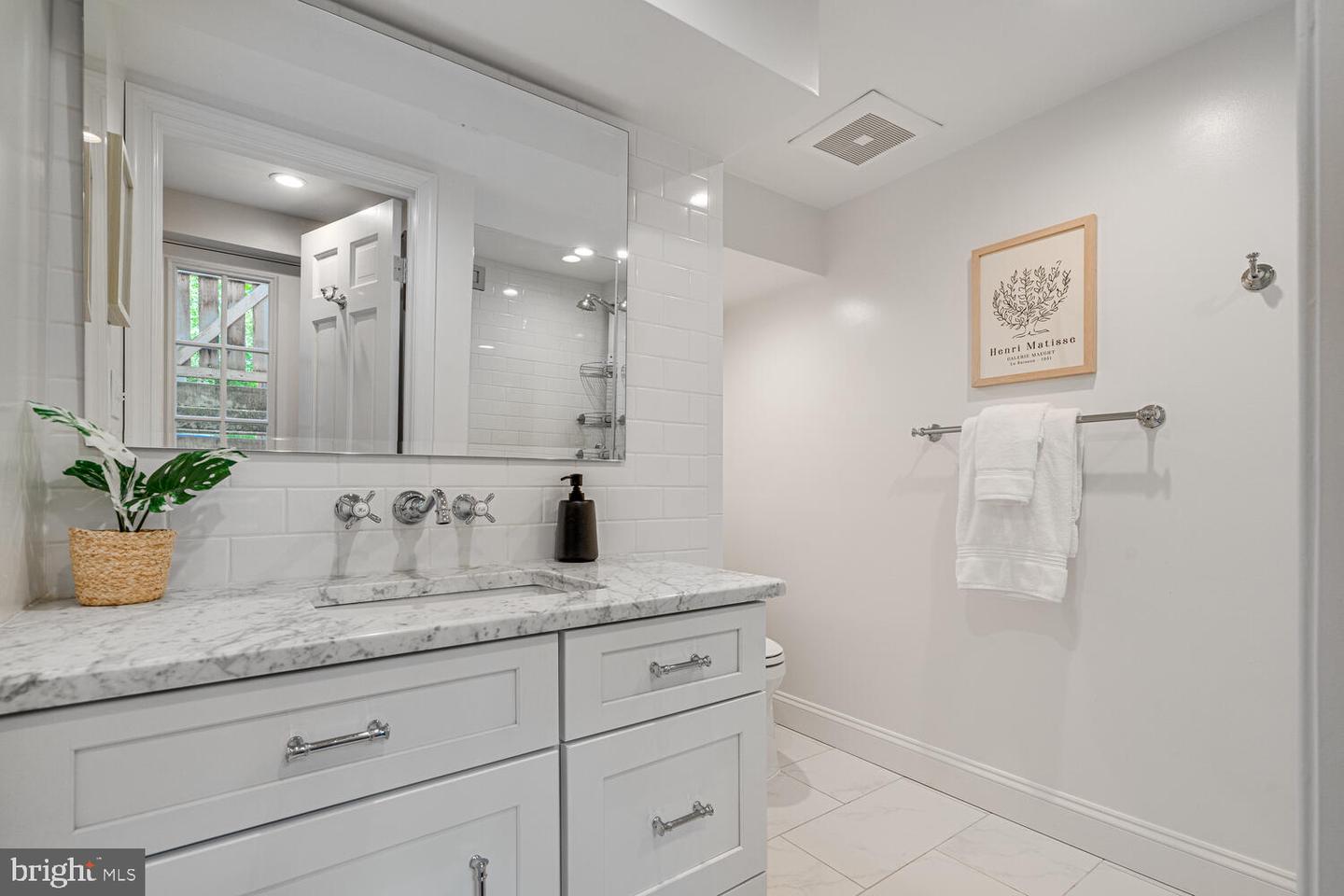 704 GRAND VIEW DR, ALEXANDRIA, Virginia 22305, 3 Bedrooms Bedrooms, ,2 BathroomsBathrooms,Residential,For sale,704 GRAND VIEW DR,VAAX2044818 MLS # VAAX2044818