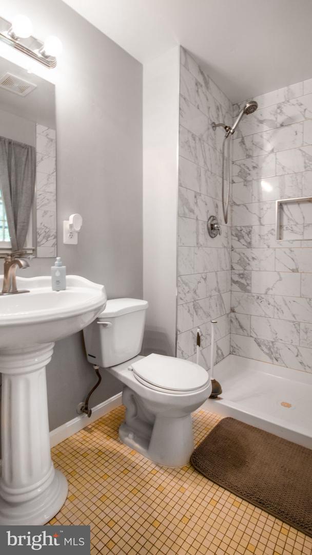 13537 DELANEY RD, WOODBRIDGE, Virginia 22193, 4 Bedrooms Bedrooms, ,3 BathroomsBathrooms,Residential,For sale,13537 DELANEY RD,VAPW2093420 MLS # VAPW2093420