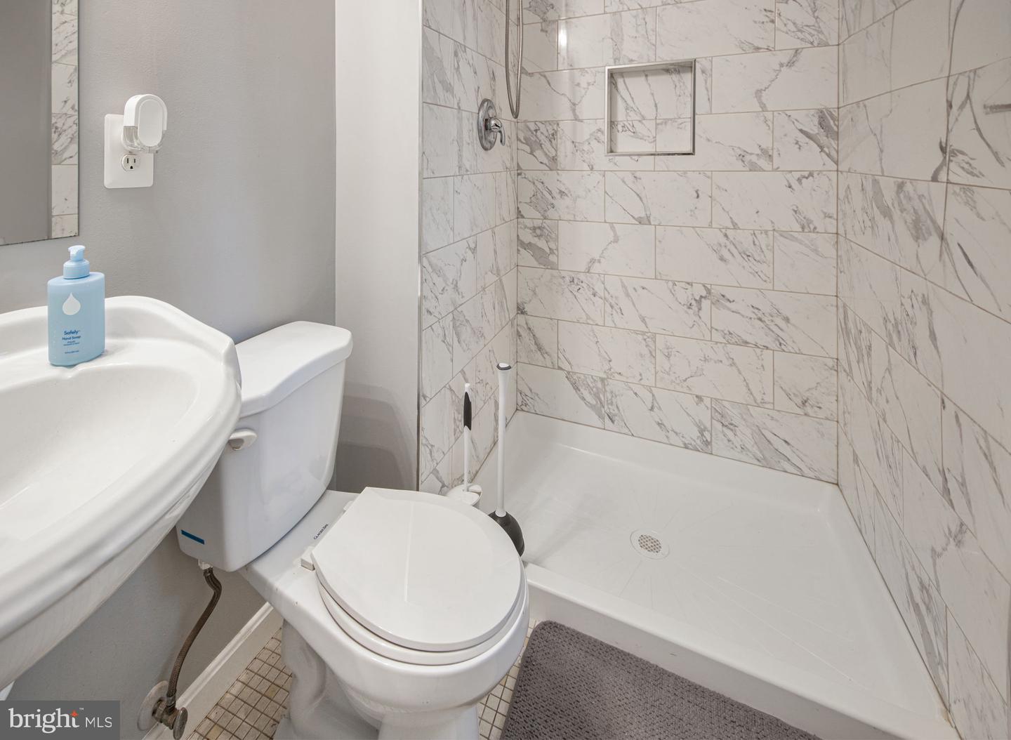 13537 DELANEY RD, WOODBRIDGE, Virginia 22193, 4 Bedrooms Bedrooms, ,3 BathroomsBathrooms,Residential,For sale,13537 DELANEY RD,VAPW2093420 MLS # VAPW2093420
