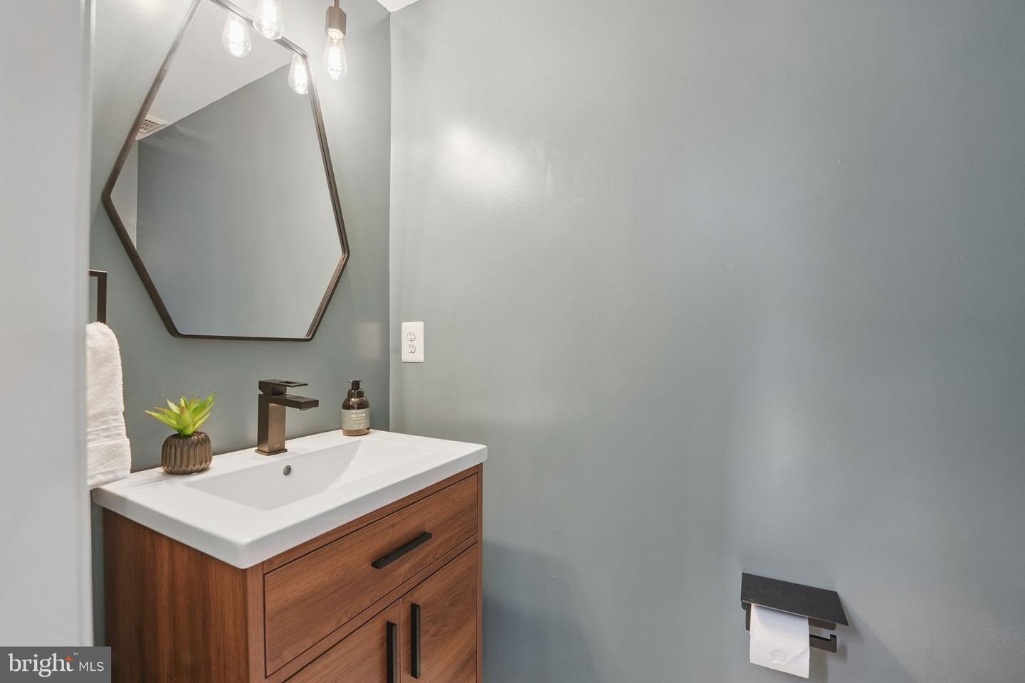 3150 GROVEHURST PL, ALEXANDRIA, Virginia 22310, 3 Bedrooms Bedrooms, ,2 BathroomsBathrooms,Residential,For sale,3150 GROVEHURST PL,VAFX2237546 MLS # VAFX2237546