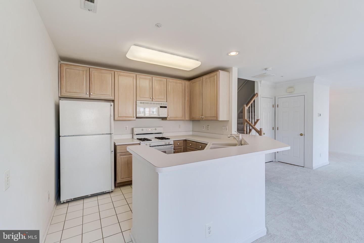 4104 OXFORD LN #304, FAIRFAX, Virginia 22030, 2 Bedrooms Bedrooms, ,2 BathroomsBathrooms,Residential,For sale,4104 OXFORD LN #304,VAFC2006230 MLS # VAFC2006230