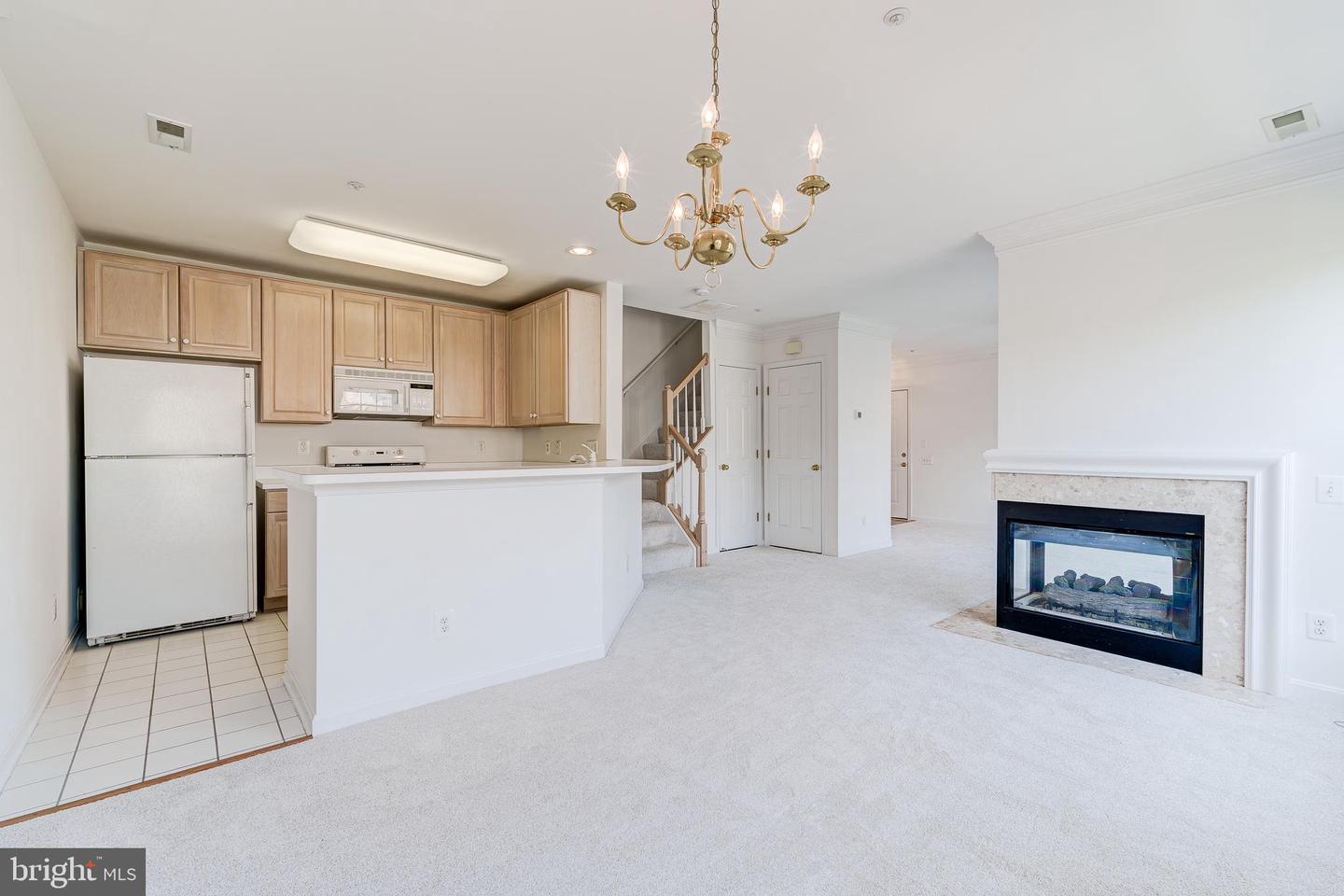 4104 OXFORD LN #304, FAIRFAX, Virginia 22030, 2 Bedrooms Bedrooms, ,2 BathroomsBathrooms,Residential,For sale,4104 OXFORD LN #304,VAFC2006230 MLS # VAFC2006230