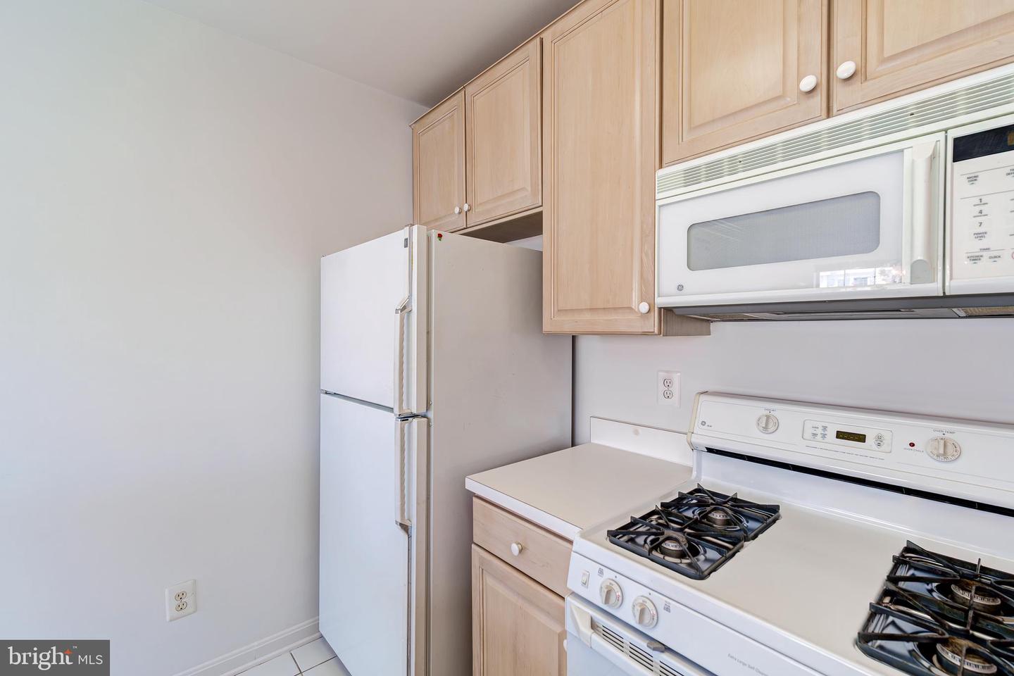 4104 OXFORD LN #304, FAIRFAX, Virginia 22030, 2 Bedrooms Bedrooms, ,2 BathroomsBathrooms,Residential,For sale,4104 OXFORD LN #304,VAFC2006230 MLS # VAFC2006230