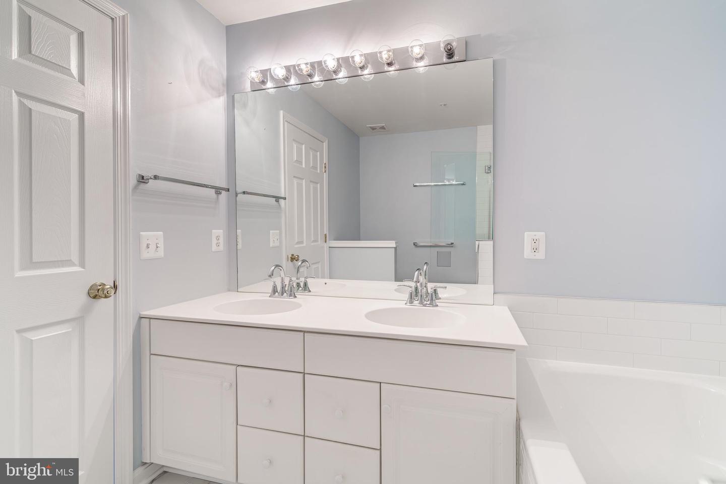 4104 OXFORD LN #304, FAIRFAX, Virginia 22030, 2 Bedrooms Bedrooms, ,2 BathroomsBathrooms,Residential,For sale,4104 OXFORD LN #304,VAFC2006230 MLS # VAFC2006230