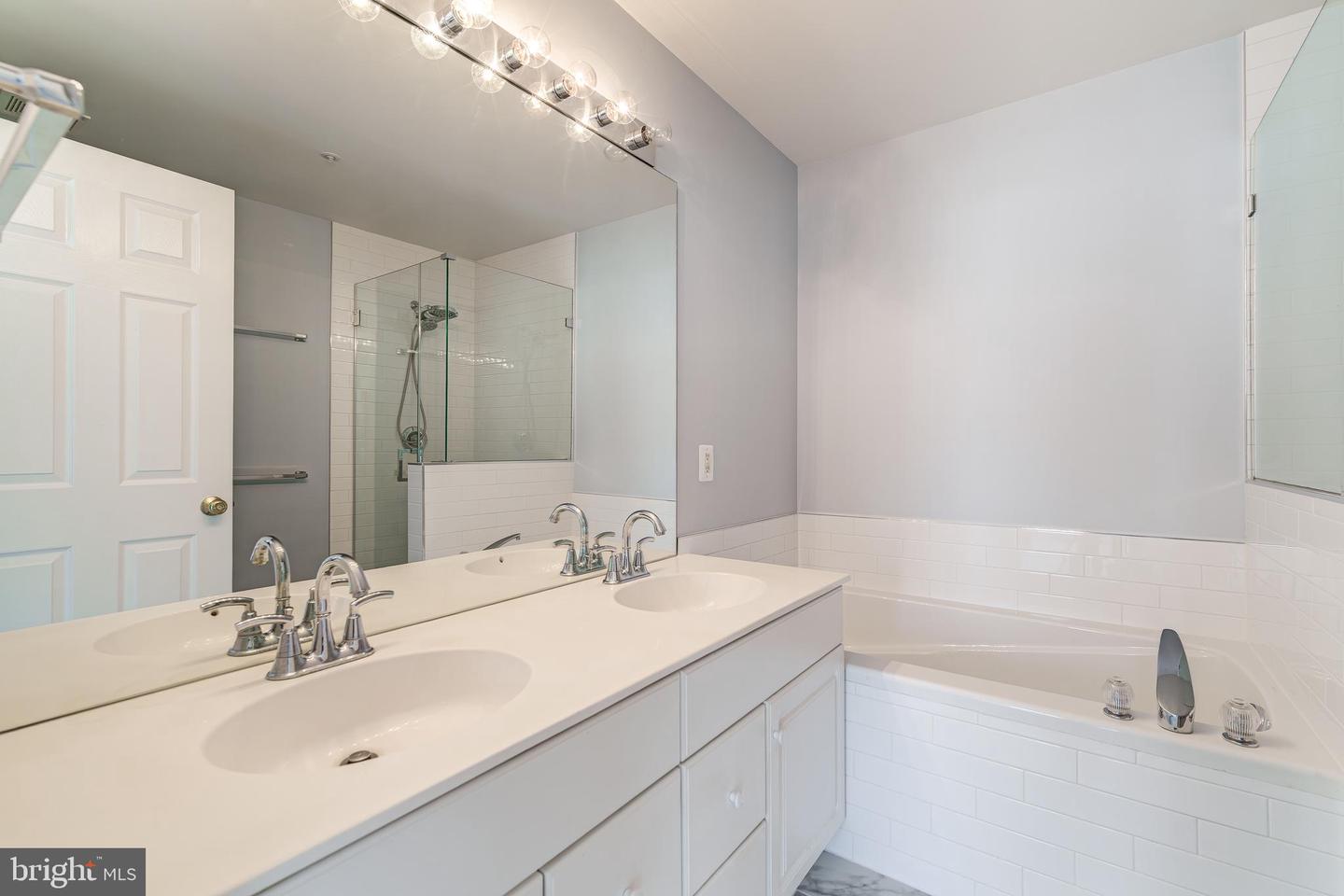 4104 OXFORD LN #304, FAIRFAX, Virginia 22030, 2 Bedrooms Bedrooms, ,2 BathroomsBathrooms,Residential,For sale,4104 OXFORD LN #304,VAFC2006230 MLS # VAFC2006230