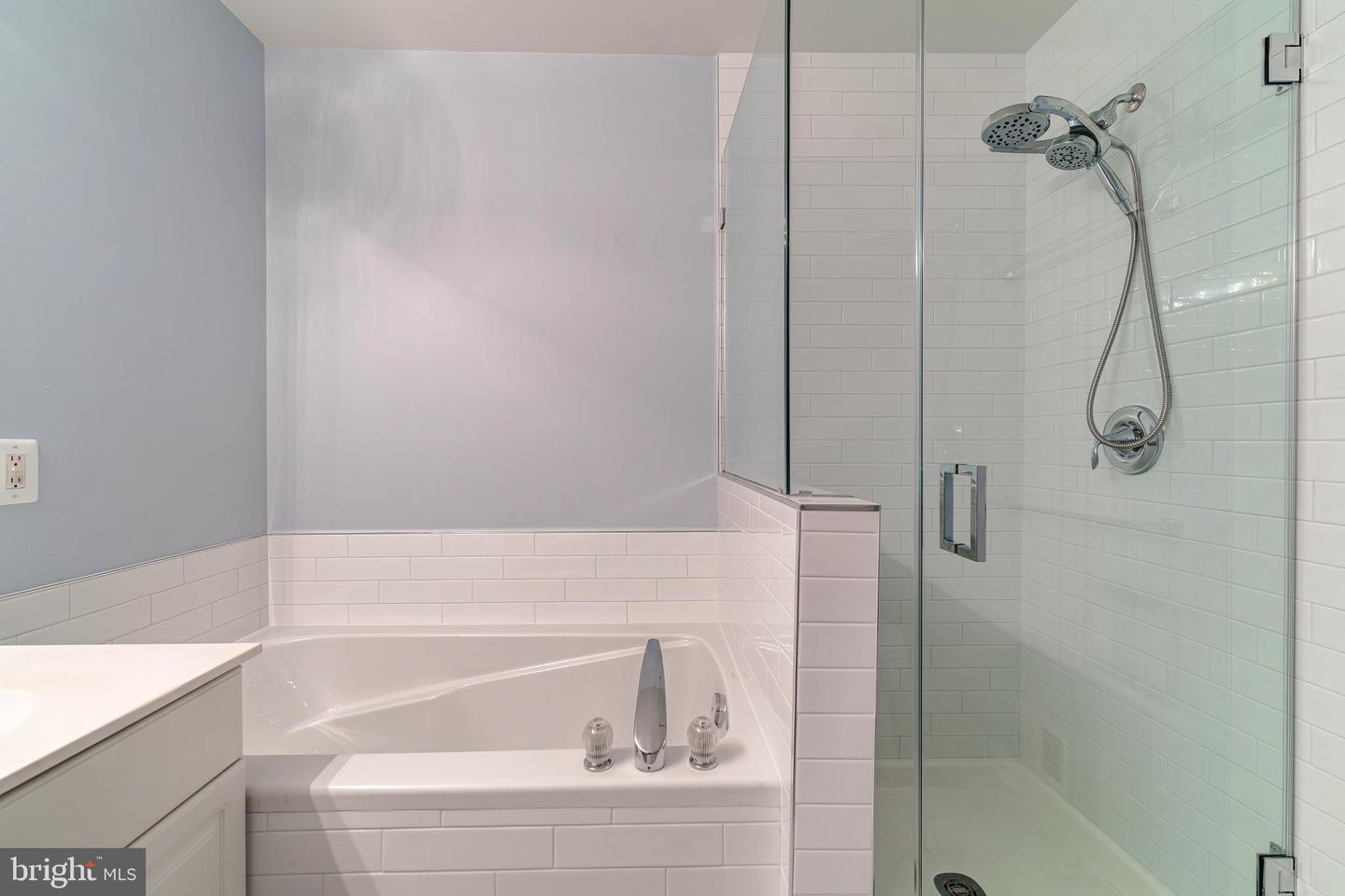 4104 OXFORD LN #304, FAIRFAX, Virginia 22030, 2 Bedrooms Bedrooms, ,2 BathroomsBathrooms,Residential,For sale,4104 OXFORD LN #304,VAFC2006230 MLS # VAFC2006230