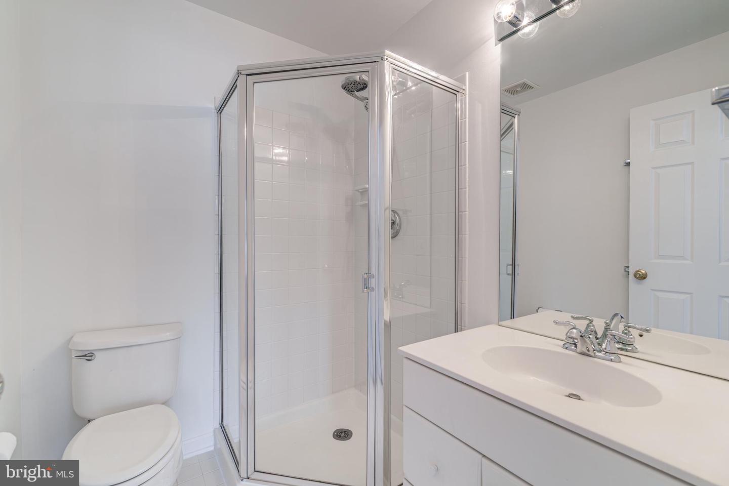 4104 OXFORD LN #304, FAIRFAX, Virginia 22030, 2 Bedrooms Bedrooms, ,2 BathroomsBathrooms,Residential,For sale,4104 OXFORD LN #304,VAFC2006230 MLS # VAFC2006230