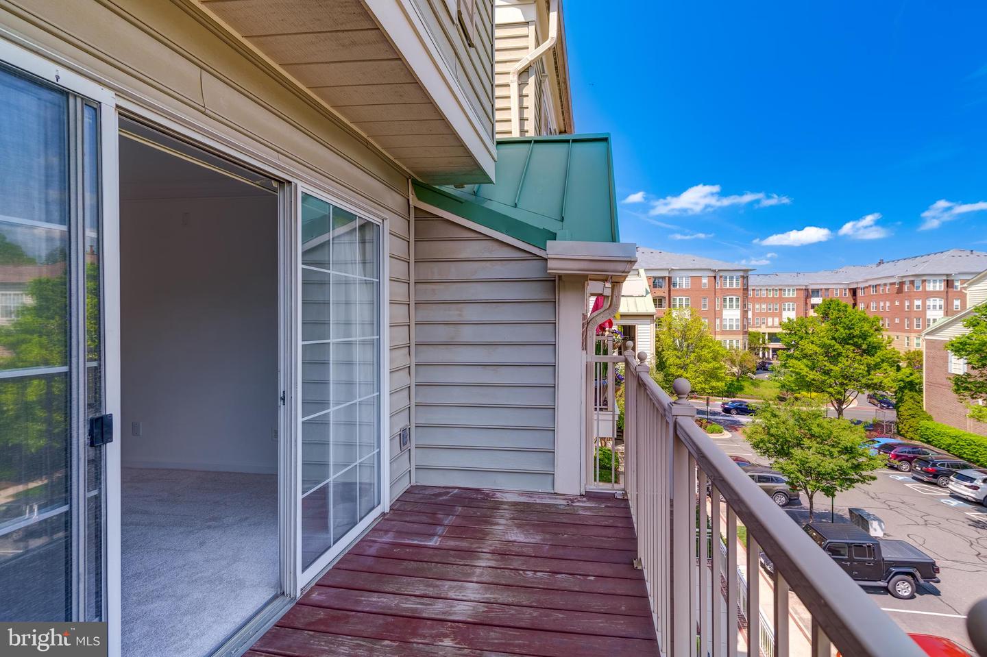 4104 OXFORD LN #304, FAIRFAX, Virginia 22030, 2 Bedrooms Bedrooms, ,2 BathroomsBathrooms,Residential,For sale,4104 OXFORD LN #304,VAFC2006230 MLS # VAFC2006230