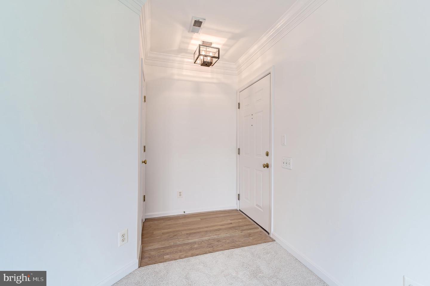 4104 OXFORD LN #304, FAIRFAX, Virginia 22030, 2 Bedrooms Bedrooms, ,2 BathroomsBathrooms,Residential,For sale,4104 OXFORD LN #304,VAFC2006230 MLS # VAFC2006230