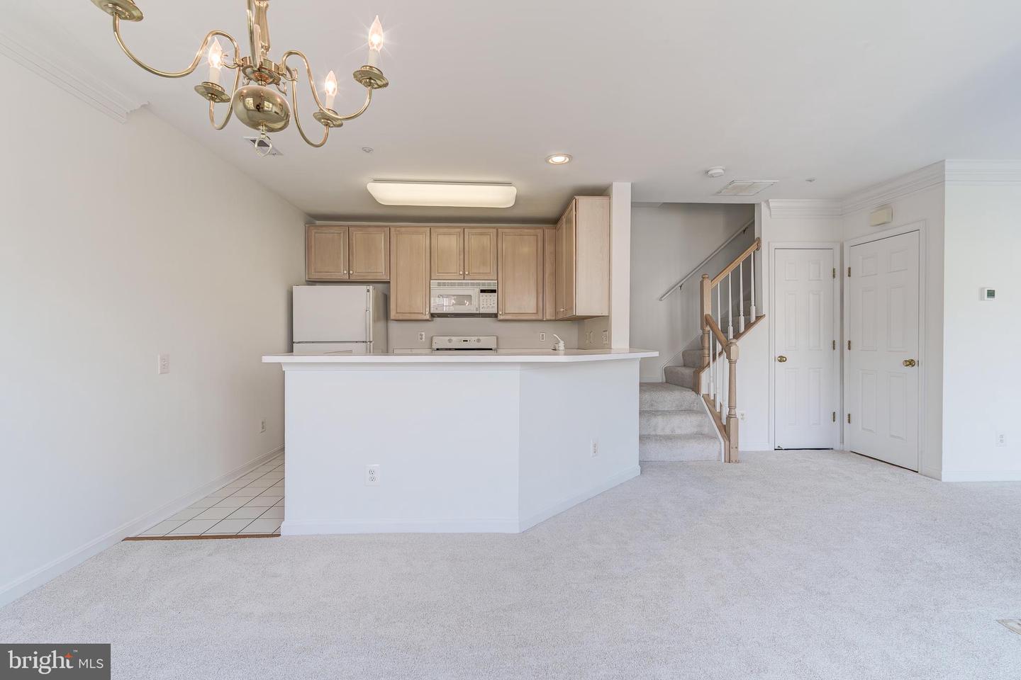 4104 OXFORD LN #304, FAIRFAX, Virginia 22030, 2 Bedrooms Bedrooms, ,2 BathroomsBathrooms,Residential,For sale,4104 OXFORD LN #304,VAFC2006230 MLS # VAFC2006230