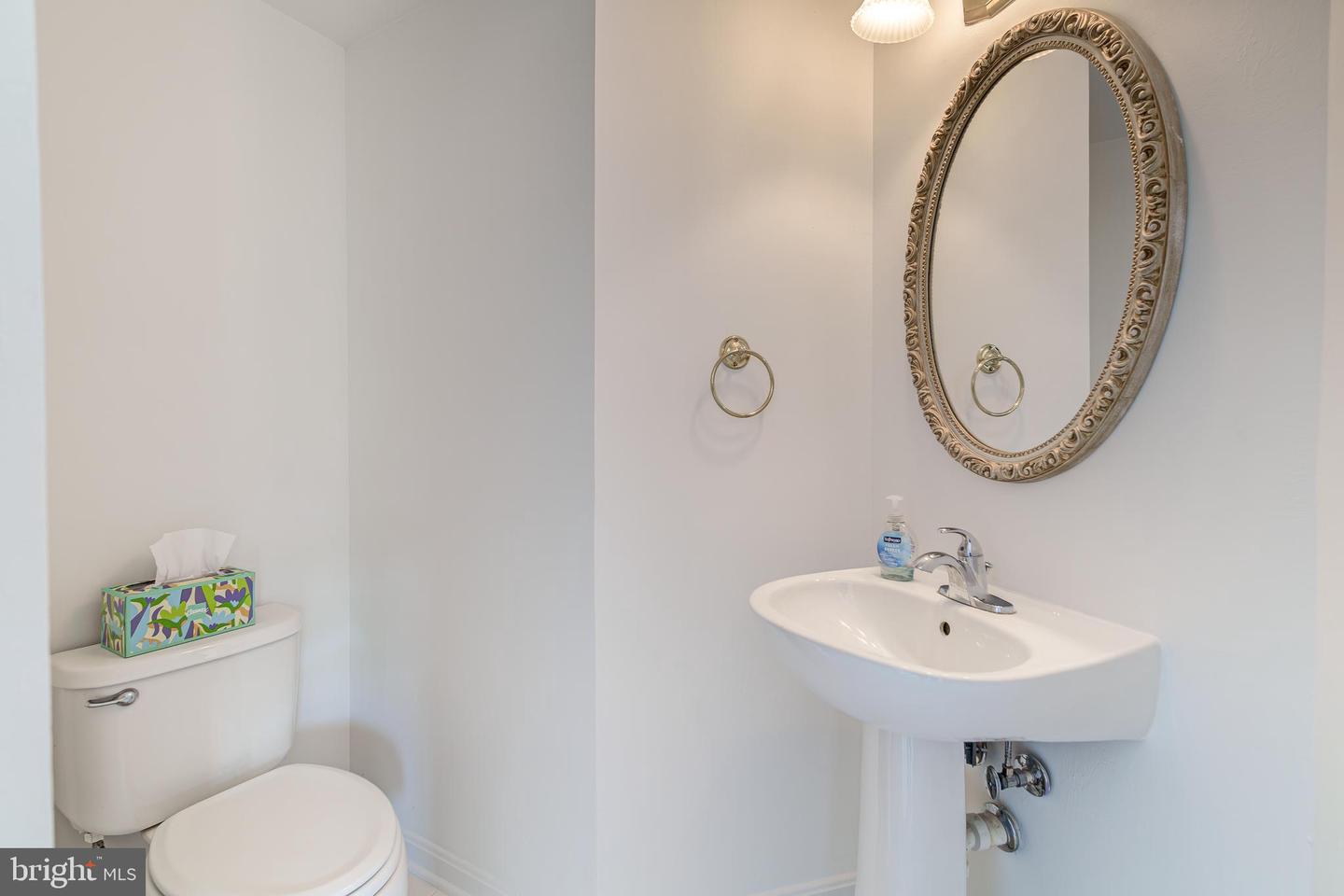 4104 OXFORD LN #304, FAIRFAX, Virginia 22030, 2 Bedrooms Bedrooms, ,2 BathroomsBathrooms,Residential,For sale,4104 OXFORD LN #304,VAFC2006230 MLS # VAFC2006230