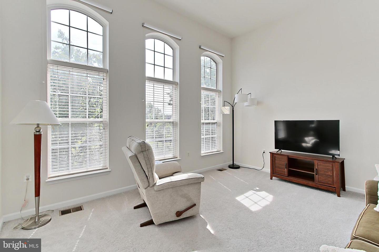 15414 ROSEMONT MANOR DR, HAYMARKET, Virginia 20169, 3 Bedrooms Bedrooms, 8 Rooms Rooms,2 BathroomsBathrooms,Residential,For sale,15414 ROSEMONT MANOR DR,VAPW2093408 MLS # VAPW2093408
