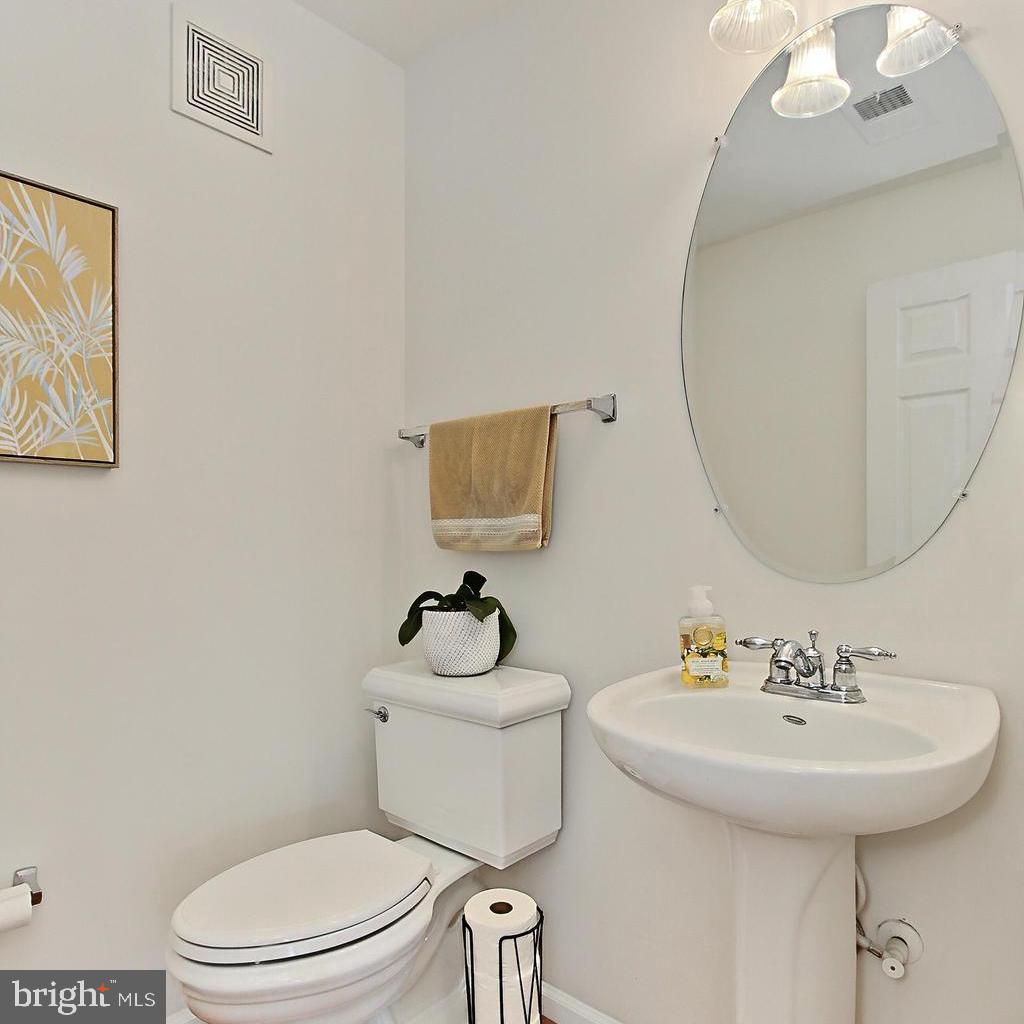 15414 ROSEMONT MANOR DR, HAYMARKET, Virginia 20169, 3 Bedrooms Bedrooms, 8 Rooms Rooms,2 BathroomsBathrooms,Residential,For sale,15414 ROSEMONT MANOR DR,VAPW2093408 MLS # VAPW2093408