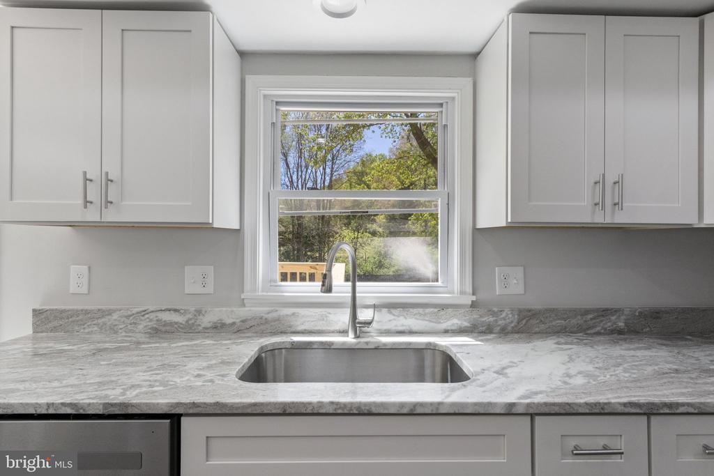 6006 CALHOUN DR, FREDERICKSBURG, Virginia 22407, 6 Bedrooms Bedrooms, ,3 BathroomsBathrooms,Residential,6006 CALHOUN DR,VASP2032112 MLS # VASP2032112