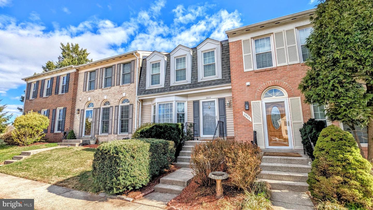 3935 KERNSTOWN CT, FAIRFAX, Virginia 22033, 3 Bedrooms Bedrooms, ,2 BathroomsBathrooms,Residential,For sale,3935 KERNSTOWN CT,VAFX2225932 MLS # VAFX2225932