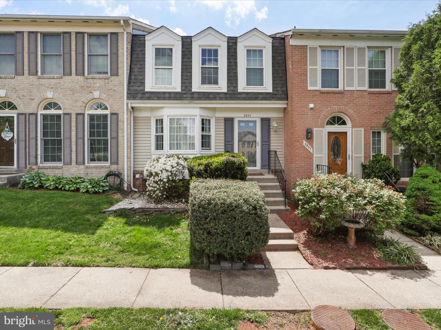 3935 KERNSTOWN CT, FAIRFAX, Virginia 22033, 3 Bedrooms Bedrooms, ,2 BathroomsBathrooms,Residential,For sale,3935 KERNSTOWN CT,VAFX2225932 MLS # VAFX2225932