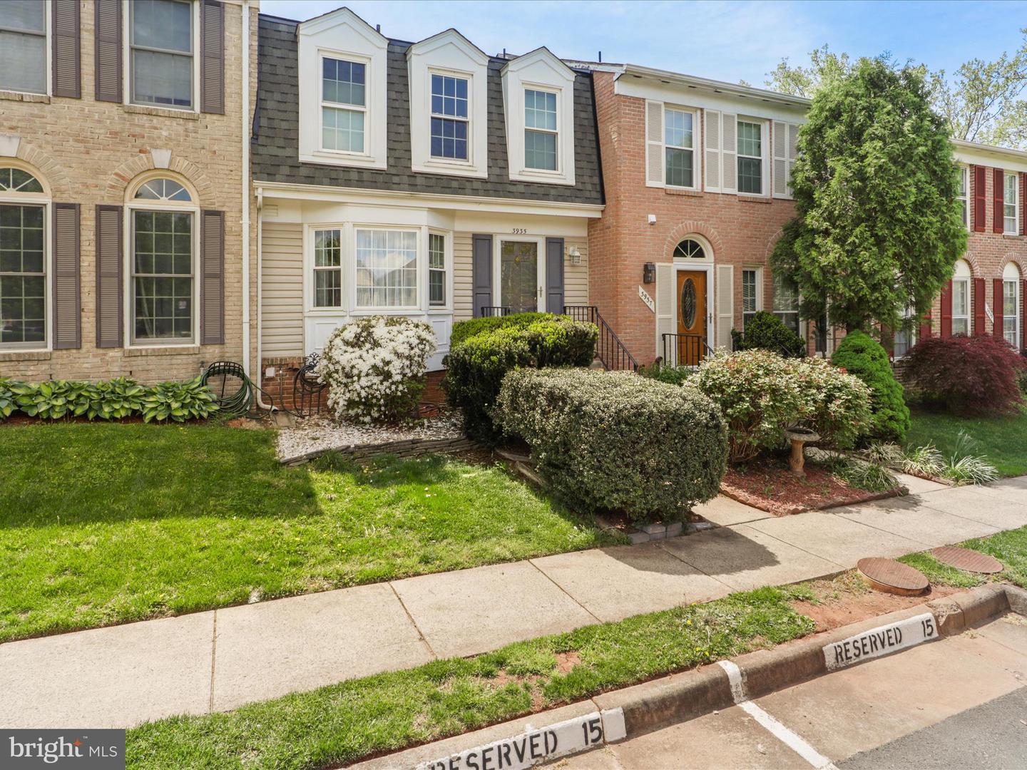 3935 KERNSTOWN CT, FAIRFAX, Virginia 22033, 3 Bedrooms Bedrooms, ,2 BathroomsBathrooms,Residential,For sale,3935 KERNSTOWN CT,VAFX2225932 MLS # VAFX2225932