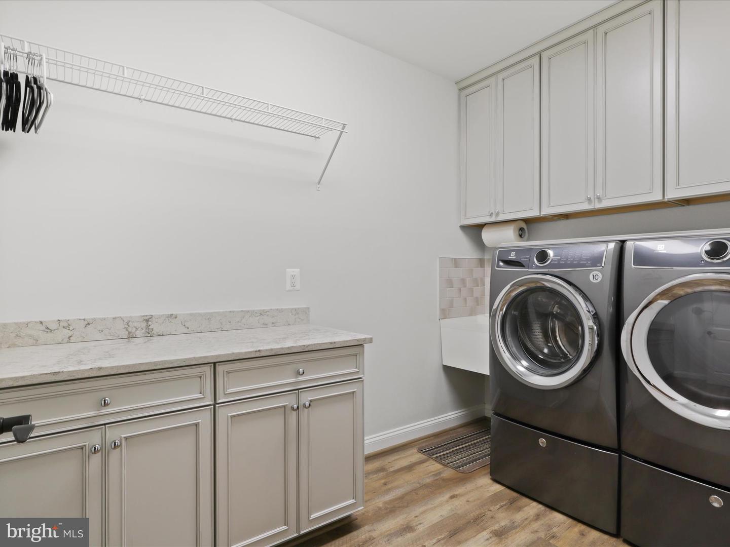 12760 DUNVEGAN DR, CLIFTON, Virginia 20124, 5 Bedrooms Bedrooms, ,3 BathroomsBathrooms,Residential,For sale,12760 DUNVEGAN DR,VAFX2231038 MLS # VAFX2231038