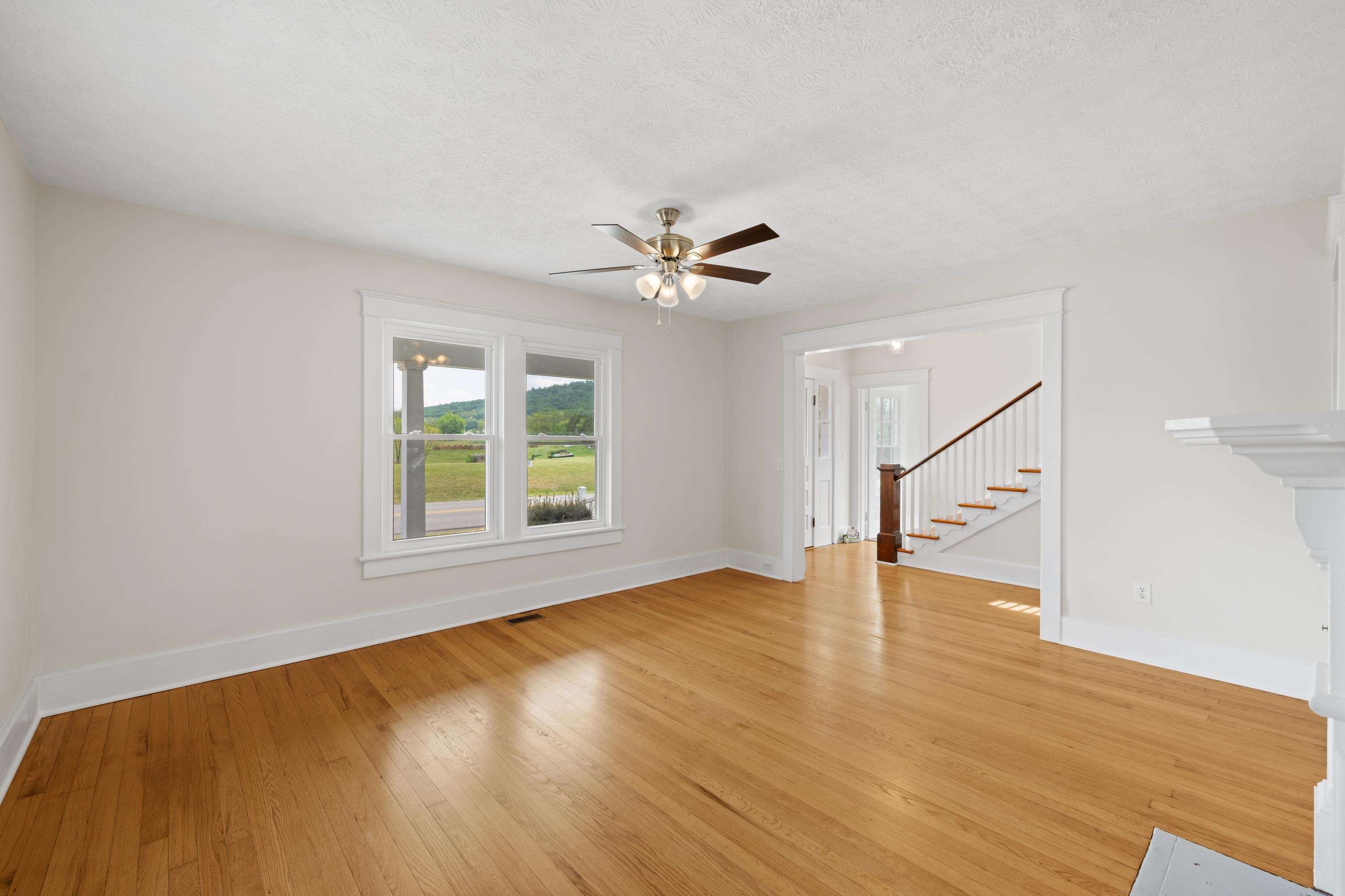 630 BATTLEFIELD RD, FORT DEFIANCE, Virginia 24437, 3 Bedrooms Bedrooms, ,3 BathroomsBathrooms,Residential,New Hope Farmhouse,630 BATTLEFIELD RD,664063 MLS # 664063
