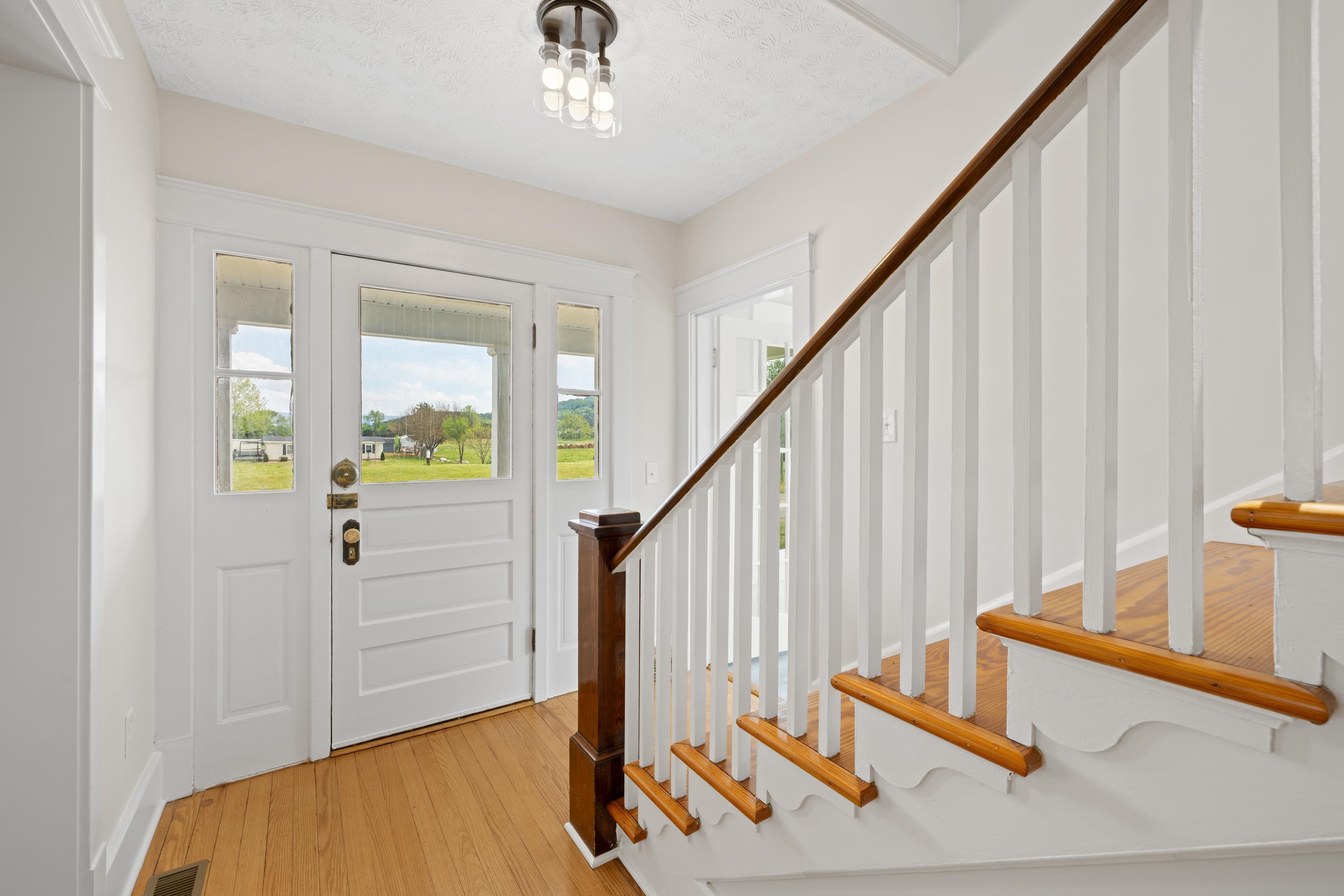 630 BATTLEFIELD RD, FORT DEFIANCE, Virginia 24437, 3 Bedrooms Bedrooms, ,3 BathroomsBathrooms,Residential,New Hope Farmhouse,630 BATTLEFIELD RD,664063 MLS # 664063