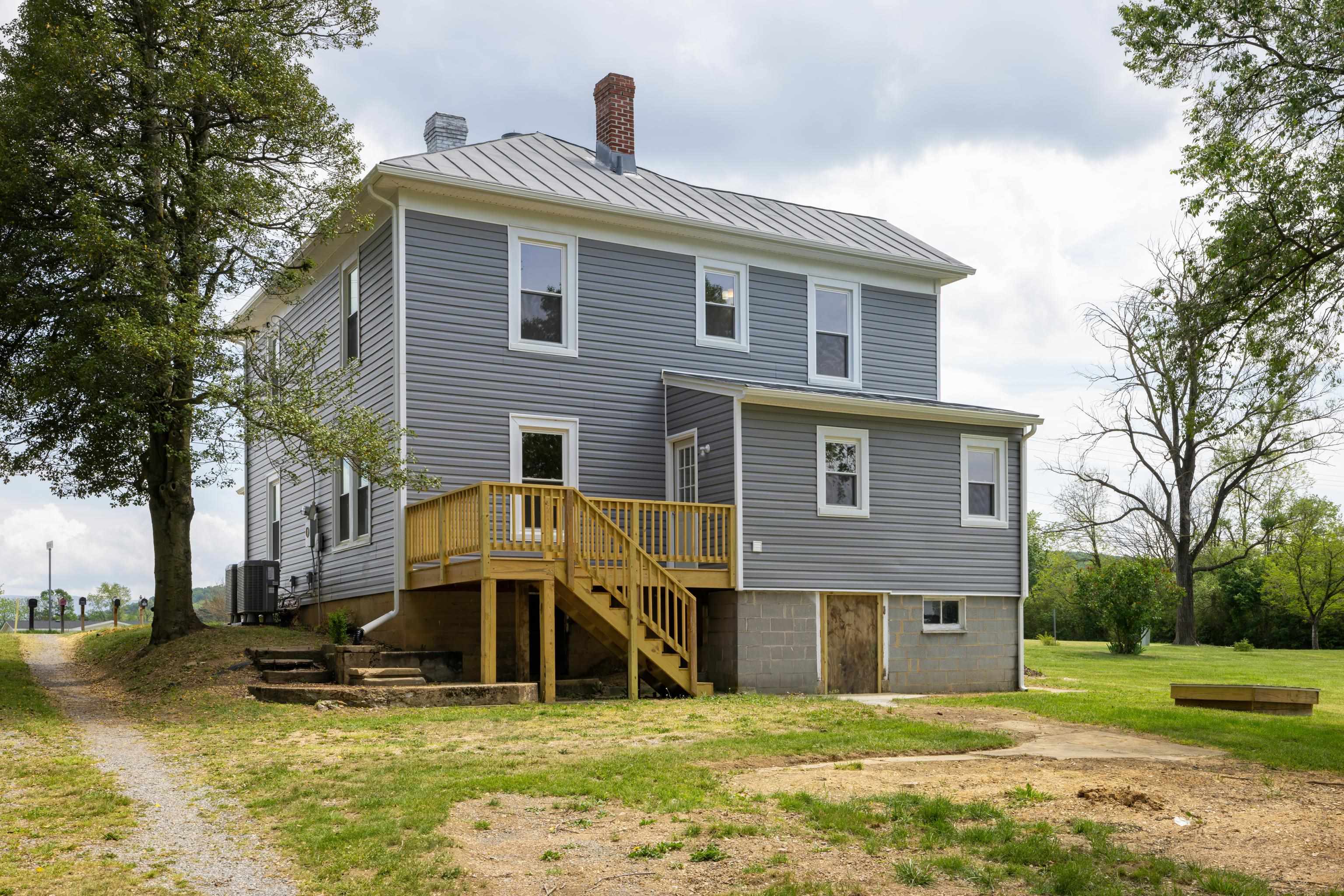 630 BATTLEFIELD RD, FORT DEFIANCE, Virginia 24437, 3 Bedrooms Bedrooms, ,3 BathroomsBathrooms,Residential,New Hope Farmhouse,630 BATTLEFIELD RD,664063 MLS # 664063