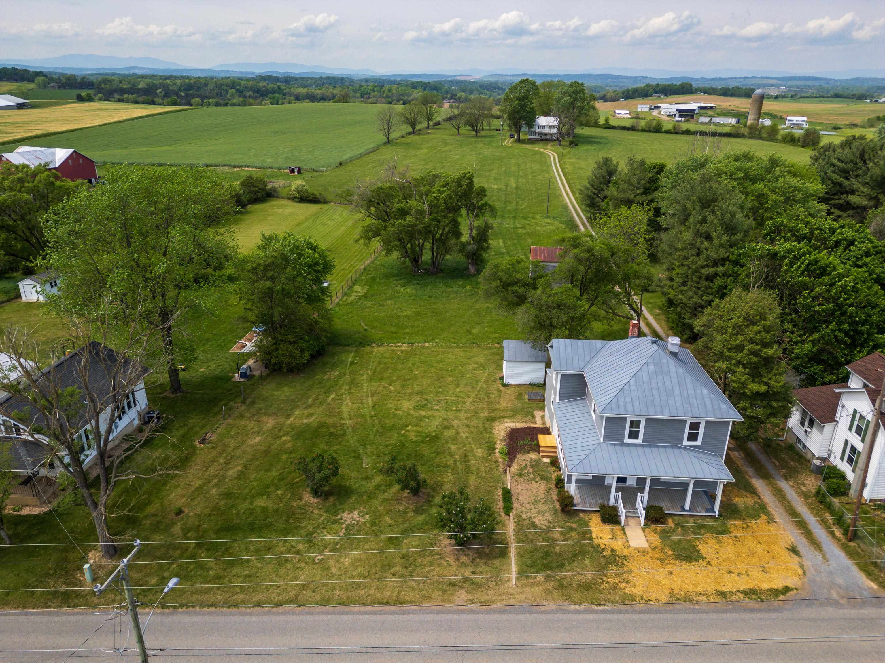 630 BATTLEFIELD RD, FORT DEFIANCE, Virginia 24437, 3 Bedrooms Bedrooms, ,3 BathroomsBathrooms,Residential,New Hope Farmhouse,630 BATTLEFIELD RD,664063 MLS # 664063
