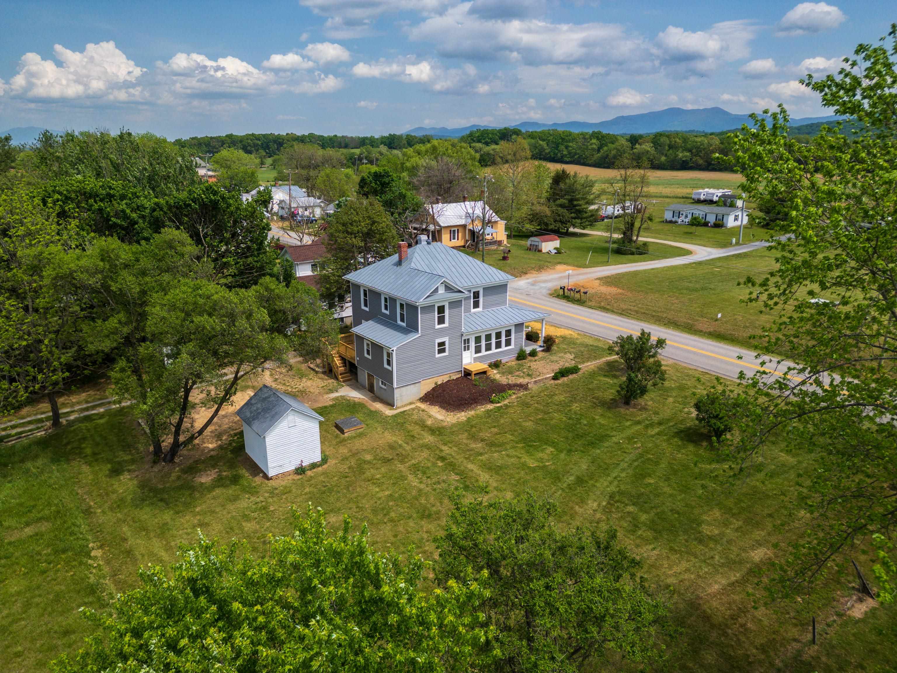 630 BATTLEFIELD RD, FORT DEFIANCE, Virginia 24437, 3 Bedrooms Bedrooms, ,3 BathroomsBathrooms,Residential,New Hope Farmhouse,630 BATTLEFIELD RD,664063 MLS # 664063